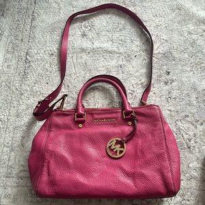 Used MK purse with removable shoulder strap